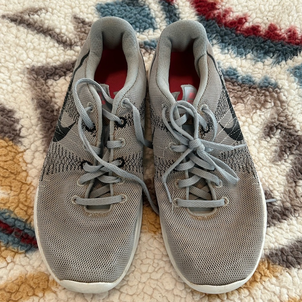Size 9 Nike Running Shoes